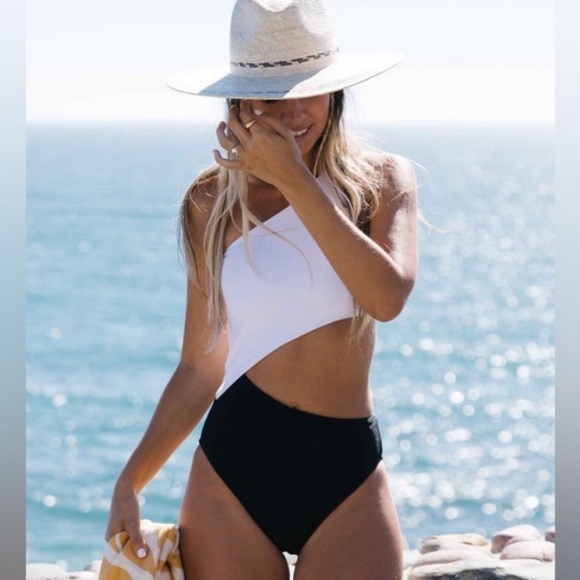 New! Beach Riot Celine One-Shoulder Black White One Piece swimsuit 1017